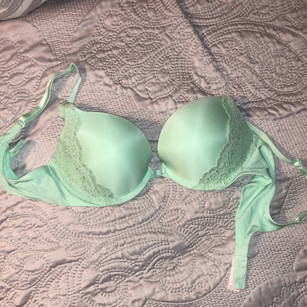 Victoria Secret push up bra in mint, 34A NWOT